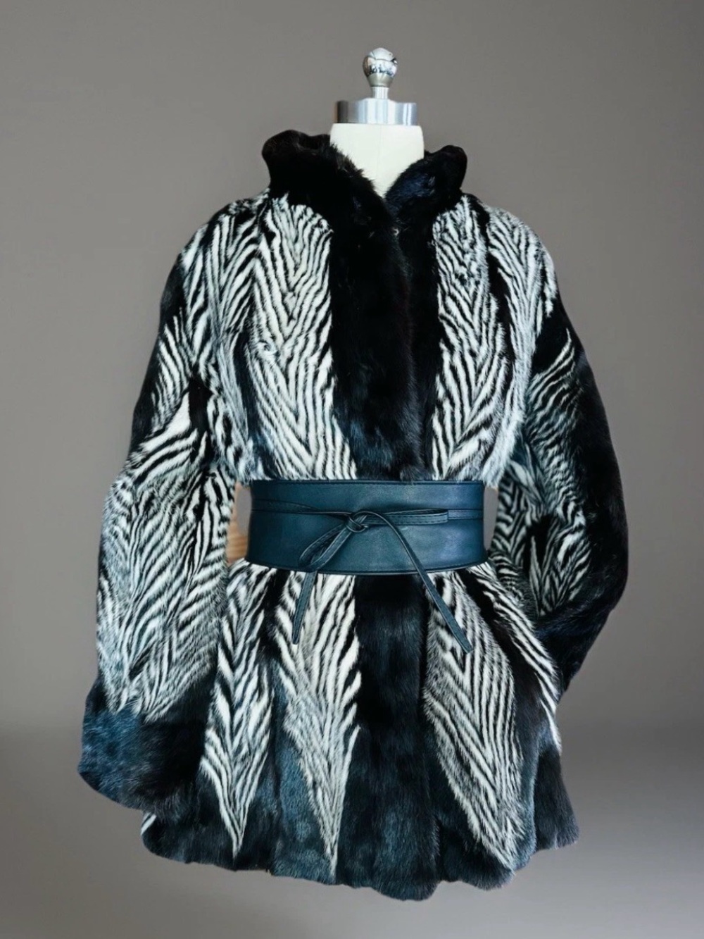 RARE TWO-TONE HERRINGBONE PLUCKED MINK FUR COAT GORGEOUS NOT LYNX CHINCHILLA